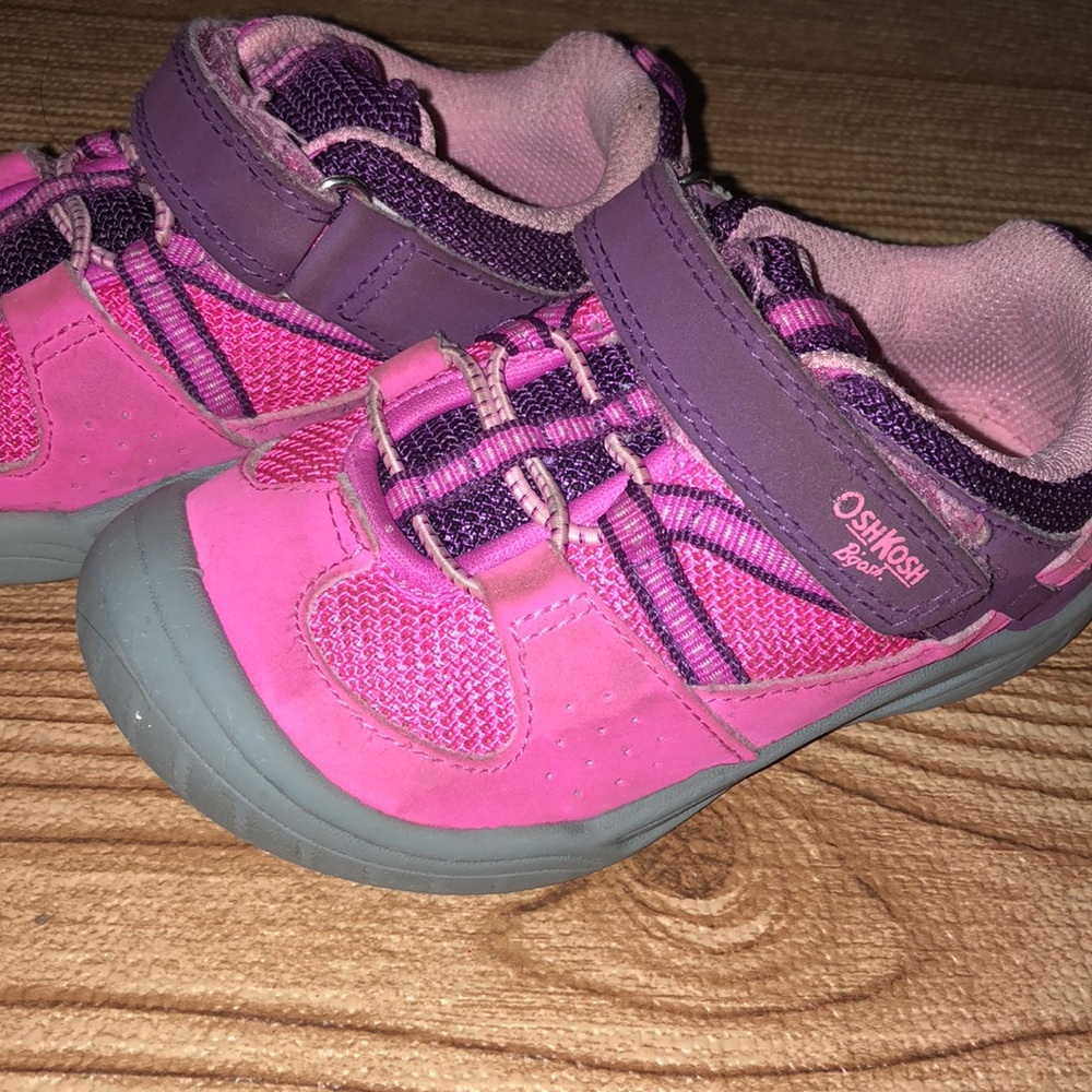 OshKosh B’gosh 9T is Walking shoes
